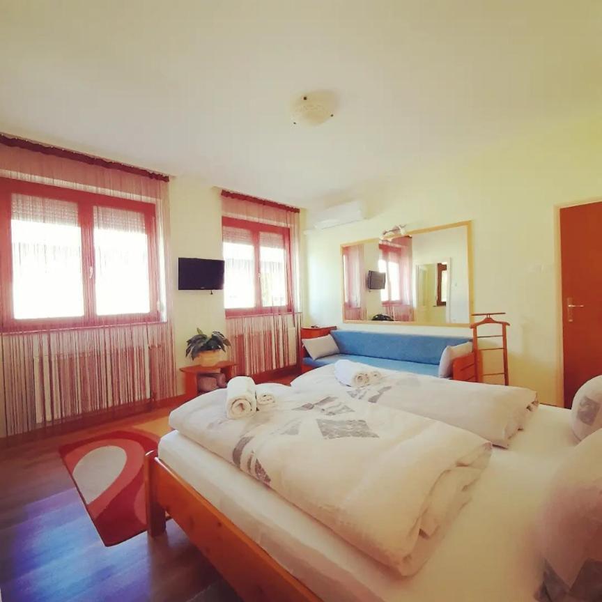 Acs Apartman Heviz Exterior photo