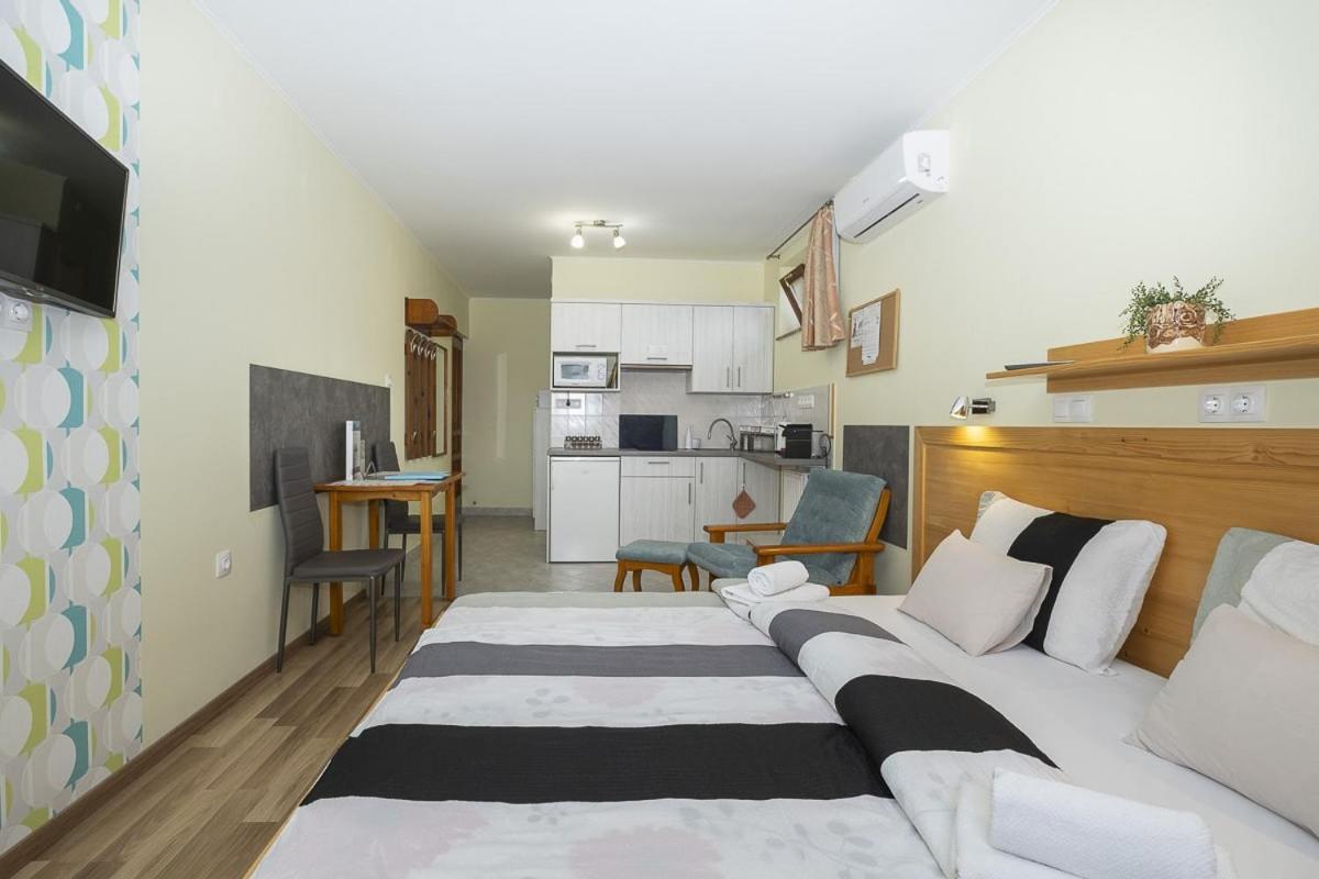 Acs Apartman Heviz Exterior photo
