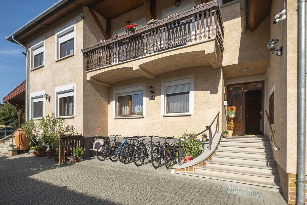 Acs Apartman Apartment Heviz Exterior photo